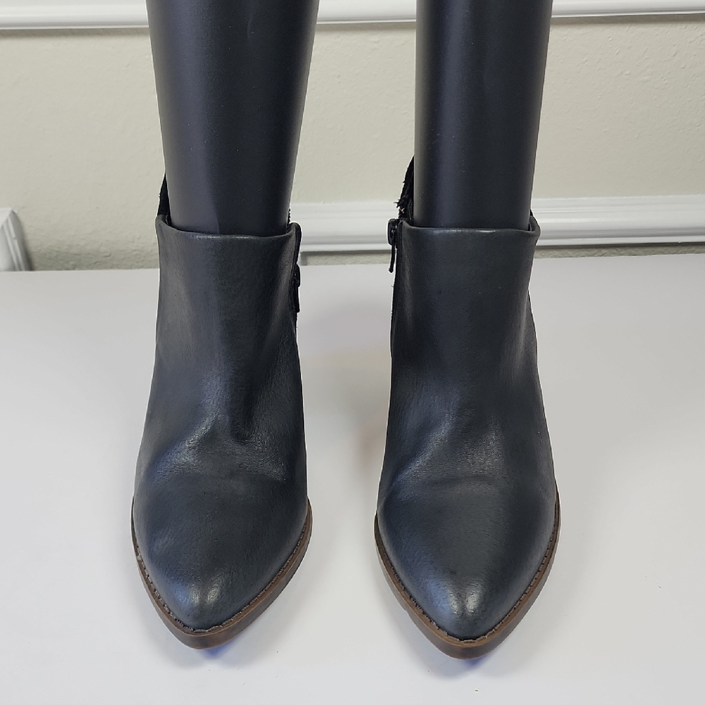 Yellow Box “Dannika” Women’s Black Leather Block Heel Ankle Boots size 7 - Picture 2 of 11